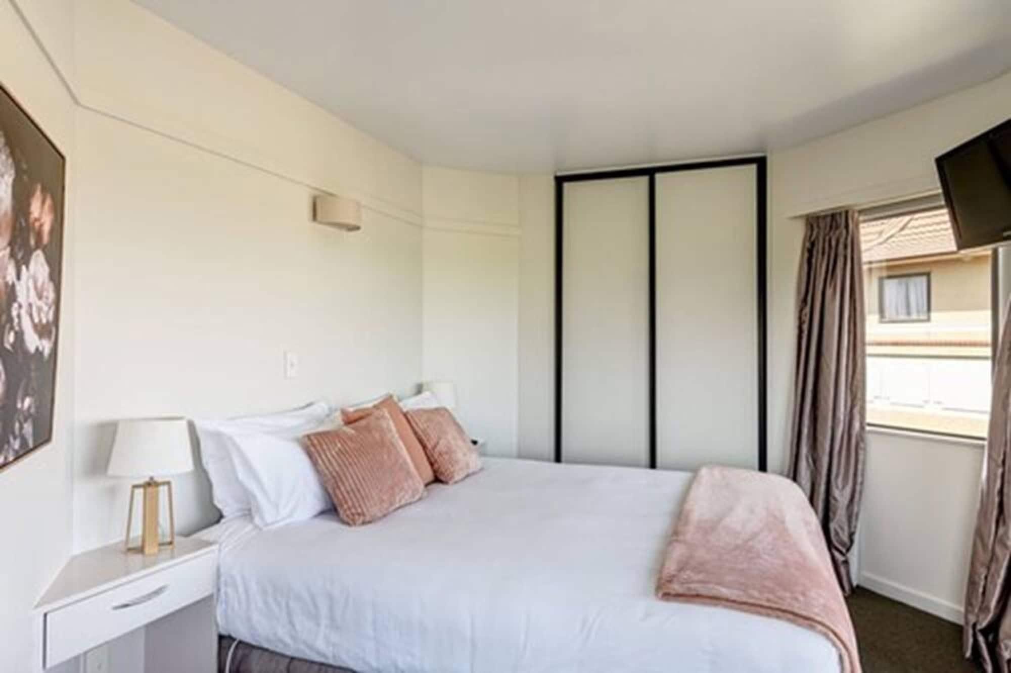 The Beachcomber Hotel Nelson Exteriér fotografie